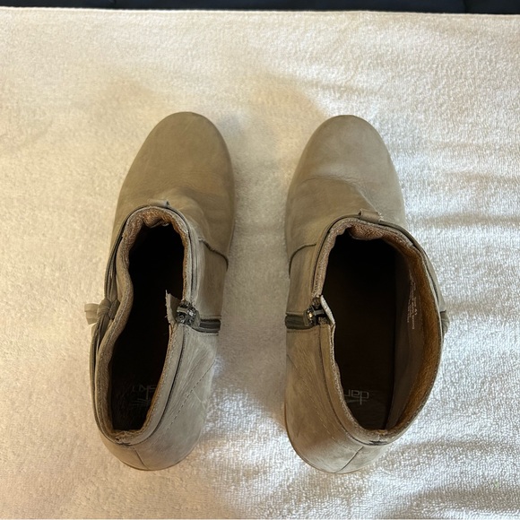 Dansko Women's Markie style leather Bootie with cute tassel detail - Picture 3 of 10